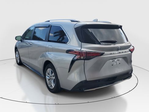 Certified 2024 Toyota Sienna Limited image 6
