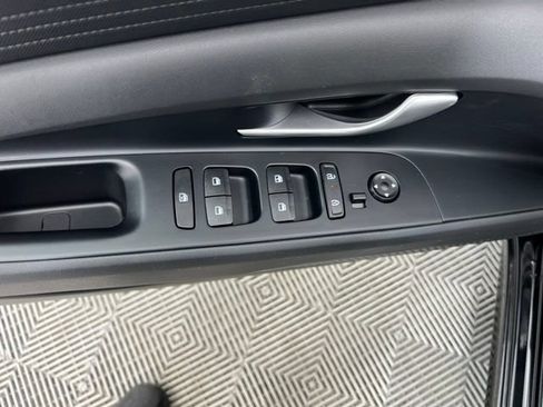 Used 2025 Hyundai Elantra SE FWD image 13