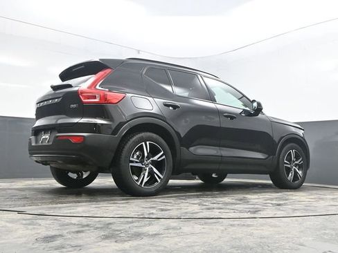 Used 2024 Volvo XC40 B5 Core image 36