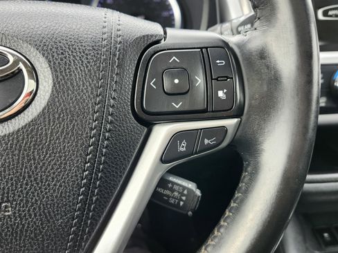 Used 2019 Toyota Highlander SE image 35