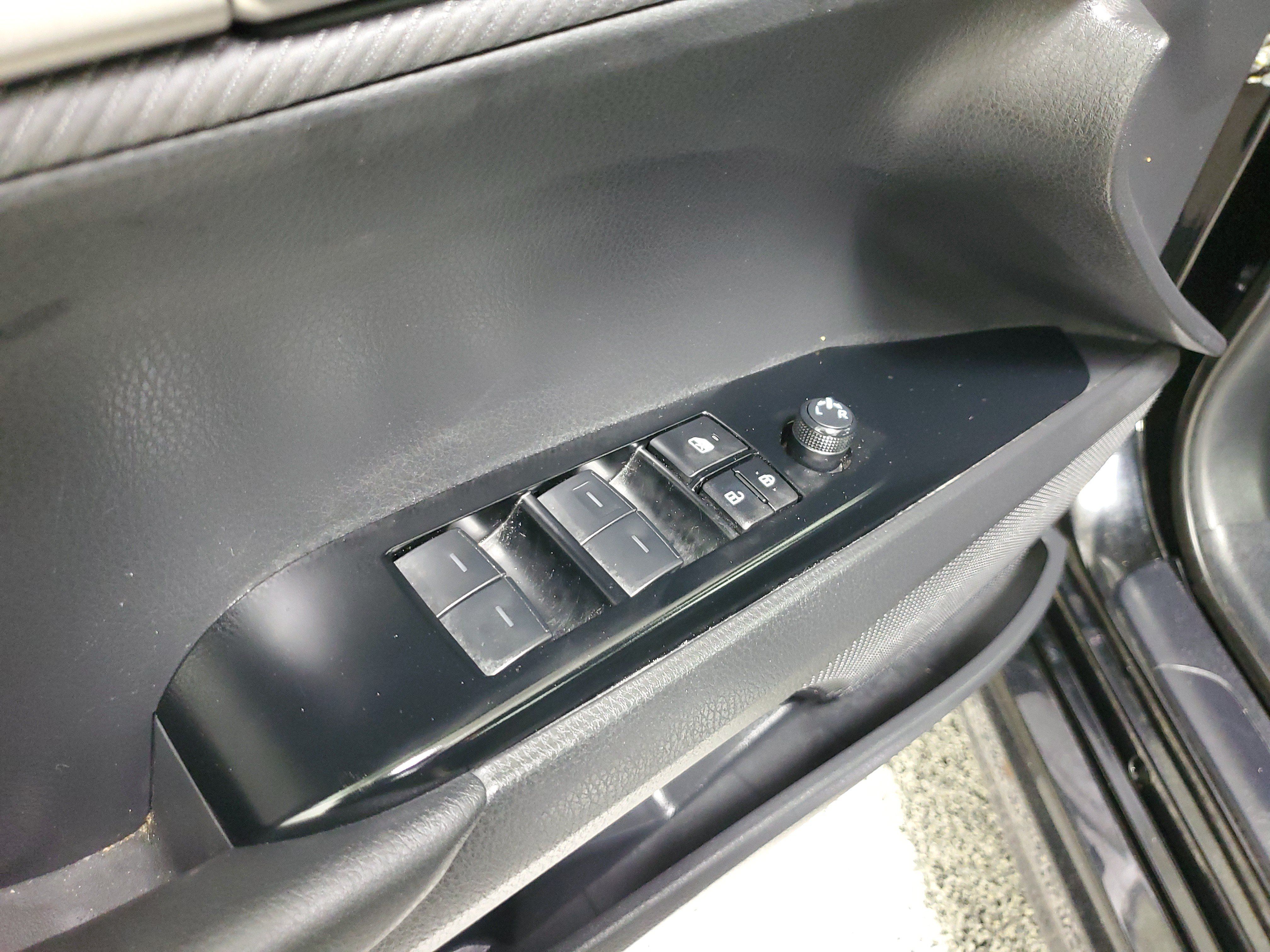Used 2025 Toyota Camry SE FWD image 15