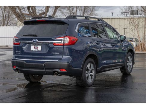 Used 2025 Subaru Ascent Premium w/ Premium Package image 3