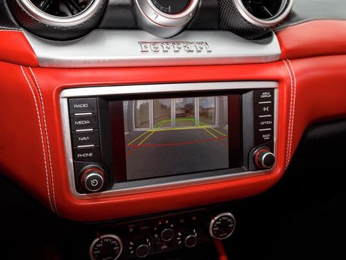 Used 2017 Ferrari California T RWD image 33