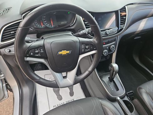 Used 2018 Chevrolet Trax LT w/ LT Convenience Package FWD image 12