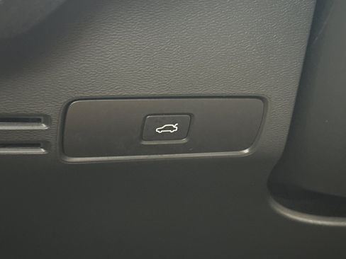 Certified 2026 Volvo XC40 B5 Plus AWD/4WD image 32