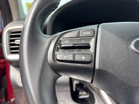 Used 2024 Hyundai Venue SEL FWD image 24