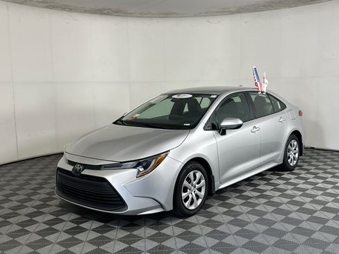 Certified 2025 Toyota Corolla LE FWD image 7
