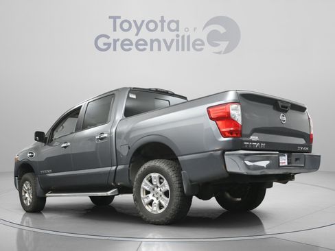 Used 2017 Nissan Titan SV AWD/4WD image 9