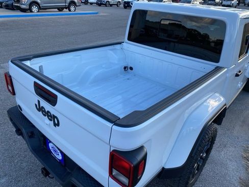 Used 2024 Jeep Gladiator Sport image 19