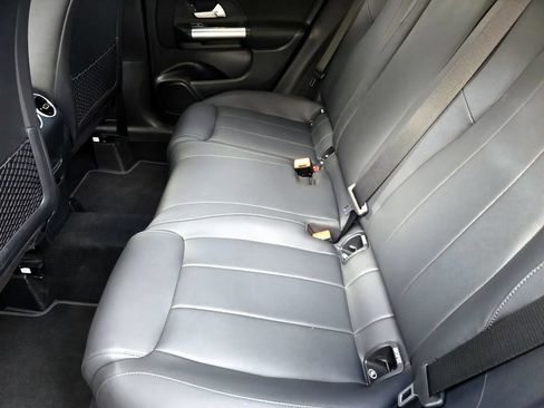 Used 2025 Mercedes-Benz GLA 250 image 35