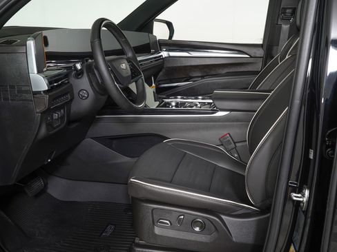 Used 2026 Cadillac Escalade Sport w/ Touring Package AWD/4WD image 16