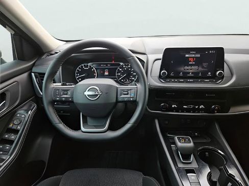 Certified 2025 Nissan Rogue SV image 24
