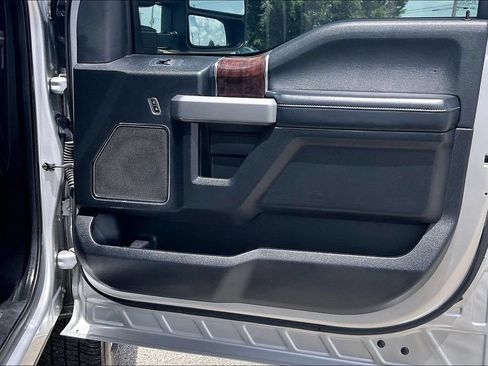 Used 2017 Ford F250 Platinum w/ FX4 Off-Road Package AWD/4WD image 29