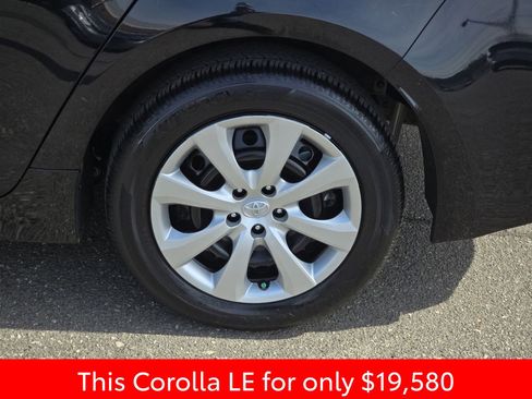 Used 2025 Toyota Corolla LE image 38