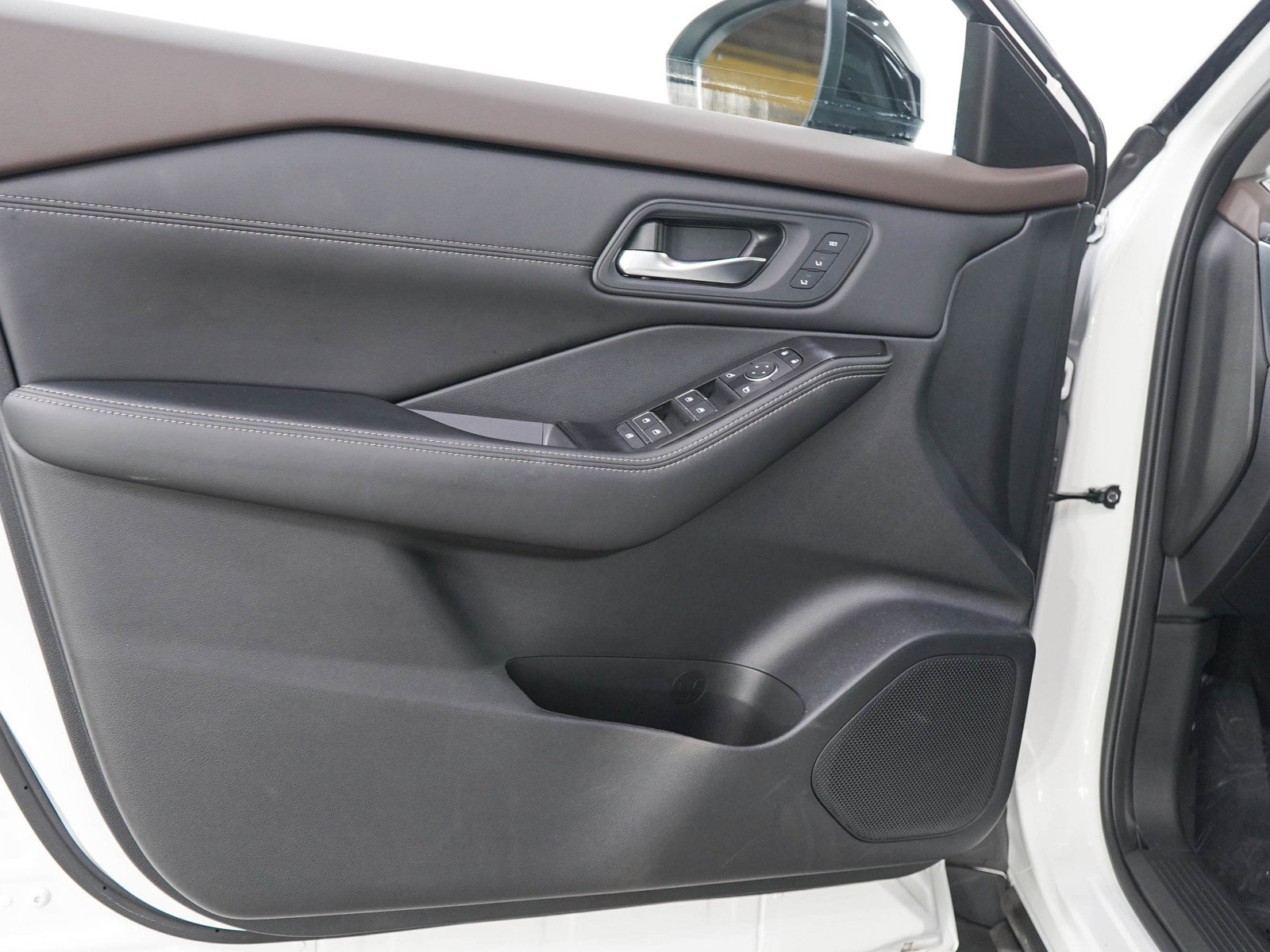 Used 2023 Nissan Rogue SL AWD/4WD image 19