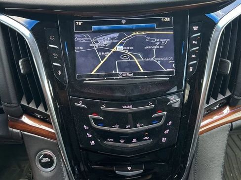 Used 2016 Cadillac Escalade Luxury AWD/4WD image 31