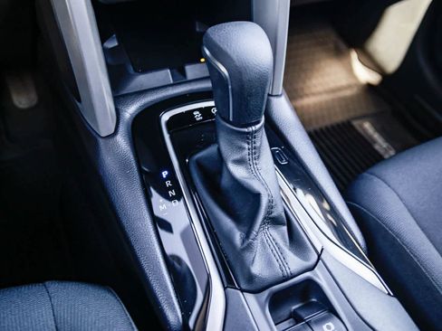 Used 2024 Toyota Corolla Cross LE image 22