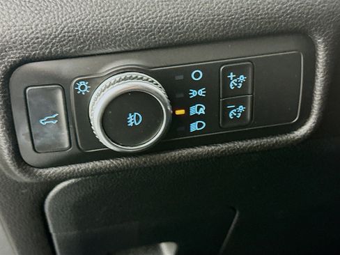 Used 2022 Ford Explorer XLT w/ Equipment Group 202A image 17