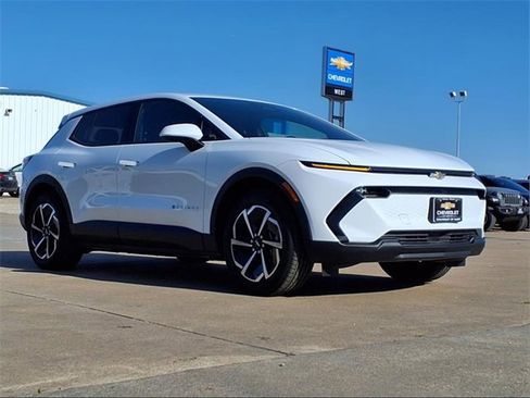 Used 2025 Chevrolet Equinox EV LT image 3