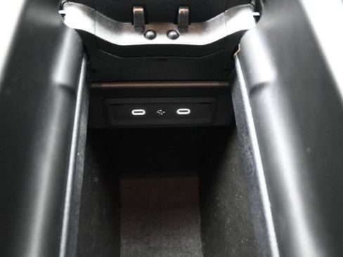 Used 2024 Mercedes-Benz GLB 250 image 9