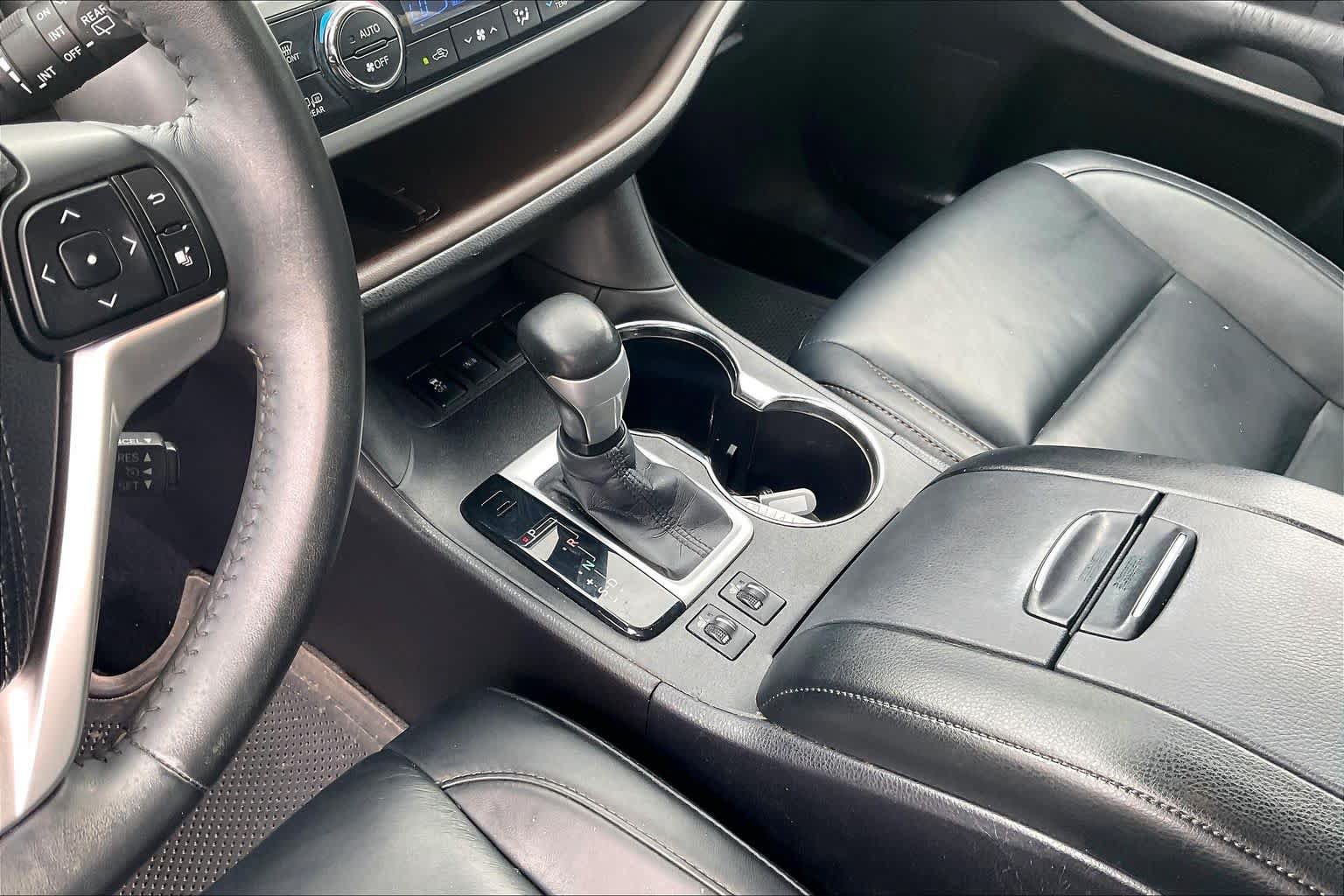 Used 2016 Toyota Highlander XLE FWD image 16