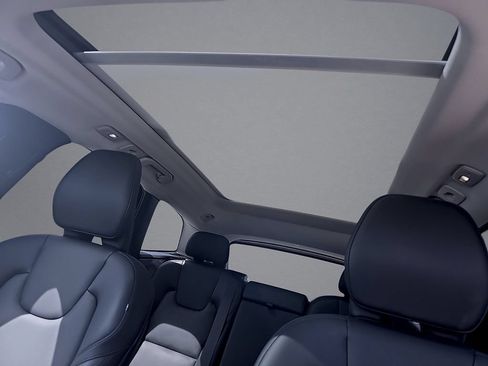 Certified 2025 Volvo XC60 B5 Core AWD/4WD image 40