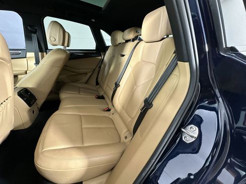 Used 2018 Porsche Macan image 23