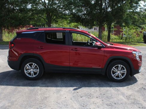 Used 2022 GMC Terrain SLE w/ Driver Convenience Package AWD/4WD image 4