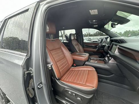 Used 2023 GMC Yukon Denali Ultimate AWD/4WD image 13