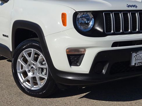 Used 2023 Jeep Renegade Latitude image 3
