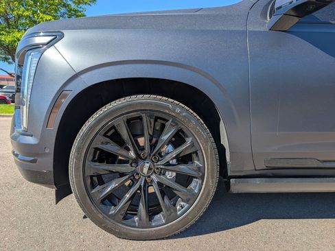 Certified 2026 Cadillac Escalade ESV Platinum Sport w/ LPO, ONYX Package AWD/4WD image 8