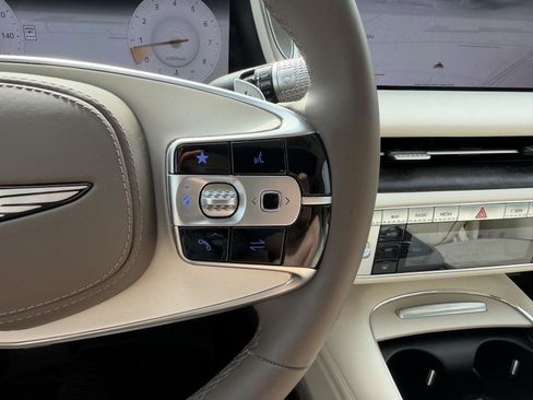 Used 2025 Genesis G90 3.5T AWD/4WD image 12