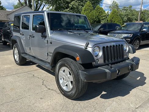 Used 2017 Jeep Wrangler Unlimited Sport w/ Quick Order Package 24S AWD/4WD image 3