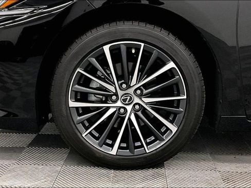 Used 2024 Lexus ES 350 w/ Premium Package image 9