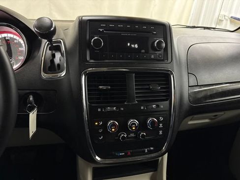 Used 2014 Dodge Grand Caravan SXT w/ Rear Park Assist Package FWD image 40