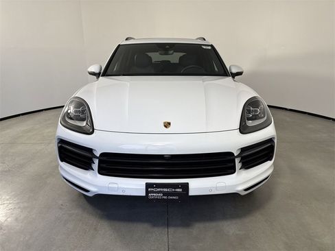 Certified 2023 Porsche Cayenne Platinum Edition image 10