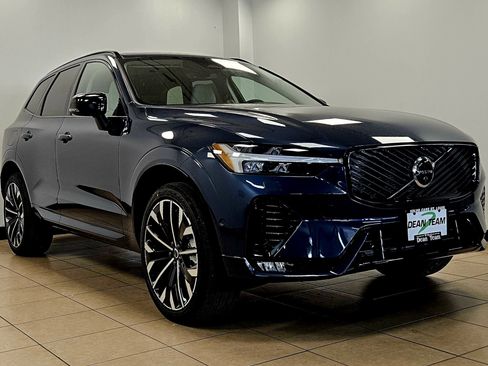 New 2026 Volvo XC60 B5 Ultra w/ Climate Package image 3