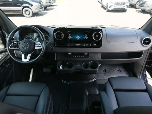 Used 2023 Mercedes-Benz Sprinter 2500 image 25