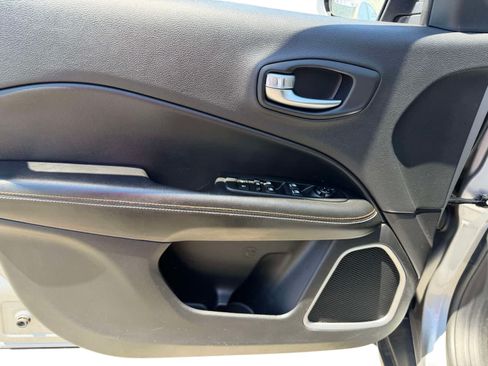 Used 2018 Jeep Compass Latitude w/ Popular Equipment Group AWD/4WD image 15