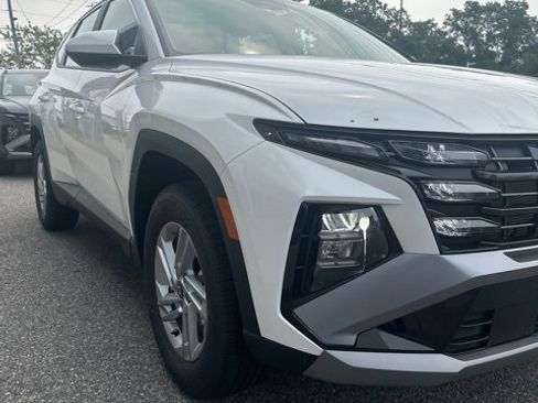 New 2025 Hyundai Tucson SE image 3
