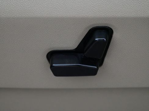 Used 2015 Chrysler Town & Country Touring-L w/ Driver Convenience Group FWD image 20