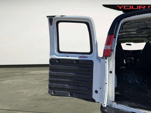 Used 2016 Chevrolet Express 2500 Extended image 13