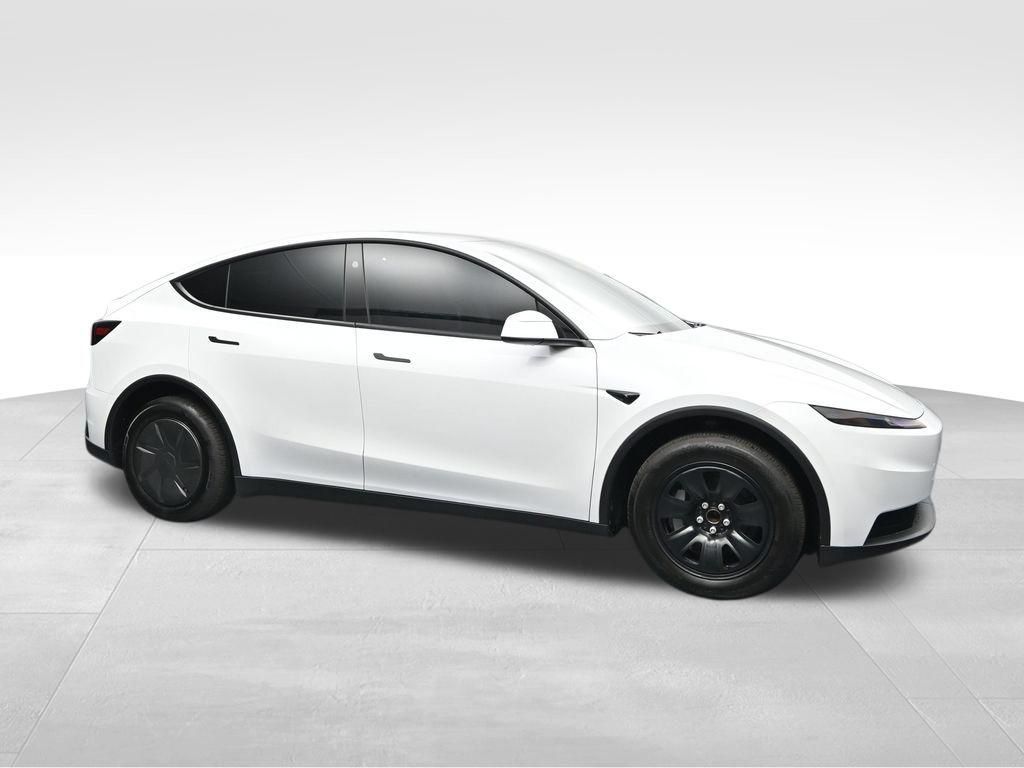 Used 2026 Tesla Model Y 2WD image 3