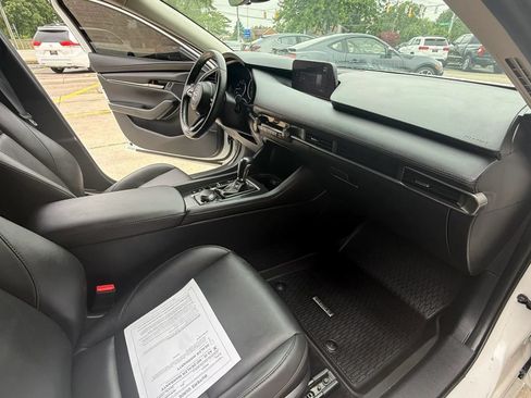 Used 2023 MAZDA MAZDA3 s FWD image 11