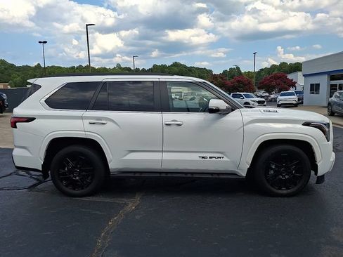 Used 2024 Toyota Sequoia SR5 w/ SR5 Premium Package AWD/4WD image 7