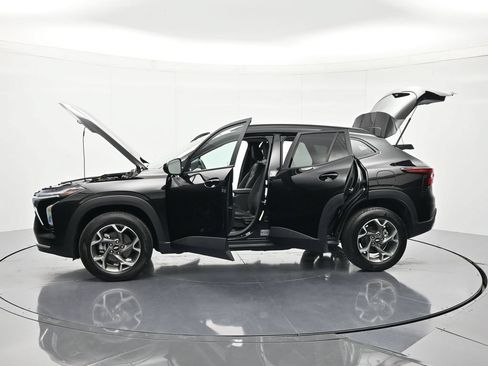 Certified 2025 Chevrolet Trax LT w/ LT Convenience Package FWD image 46