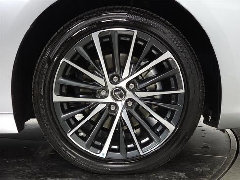 Certified 2024 Lexus ES 350 w/ Premium Package image 12