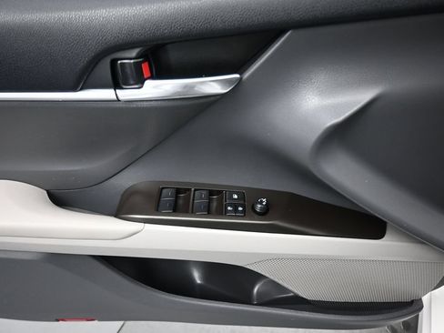 Used 2023 Toyota Camry SE FWD image 10