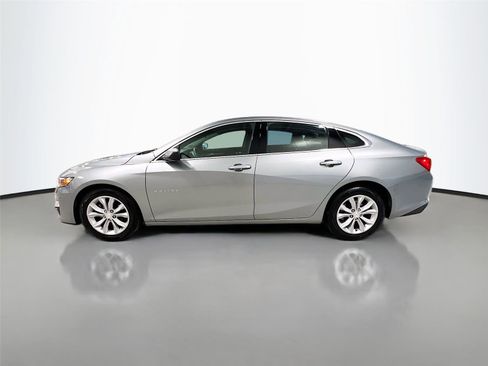Used 2025 Chevrolet Malibu LT image 3