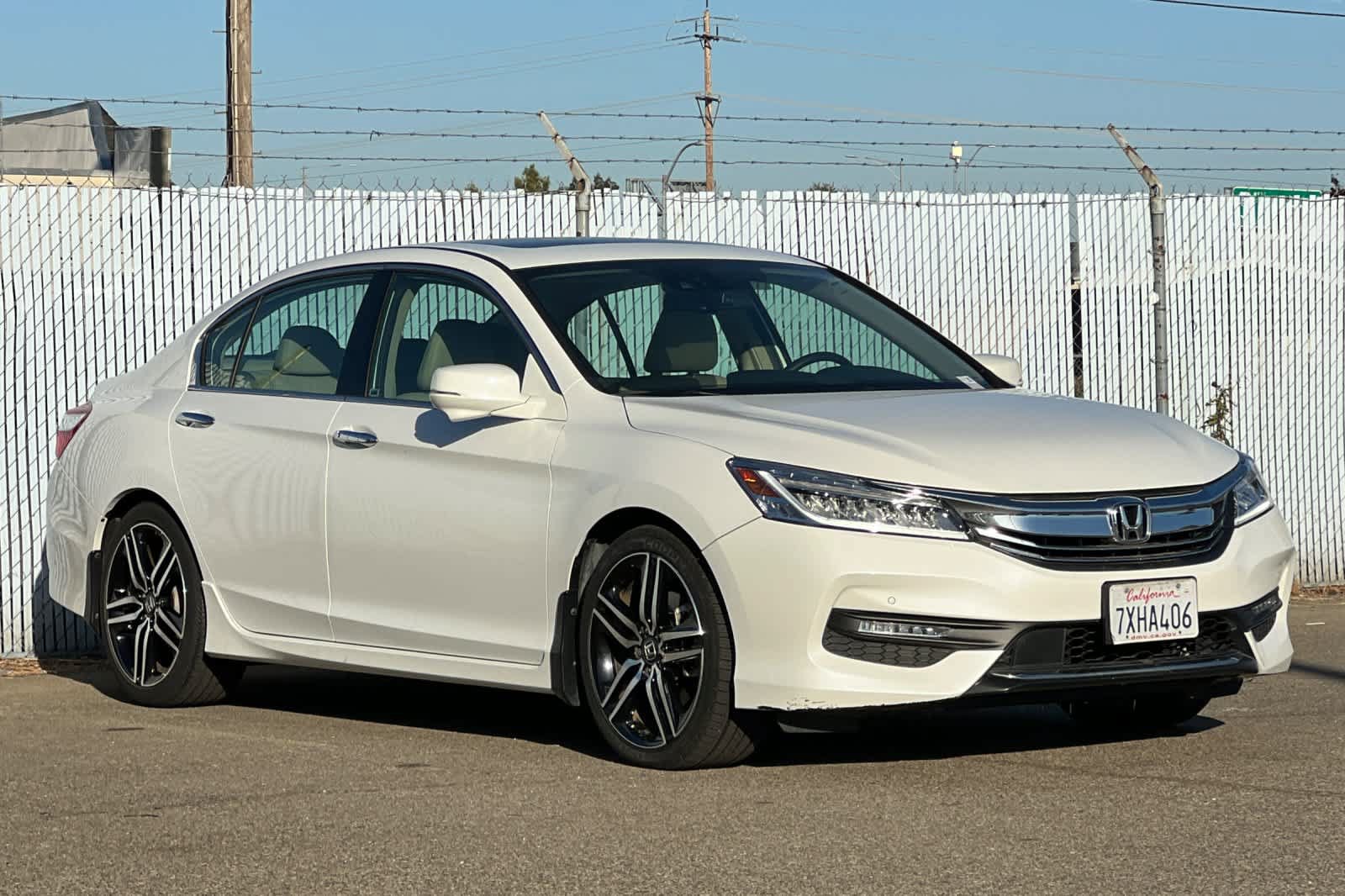 Used 2017 Honda Accord Touring image 7